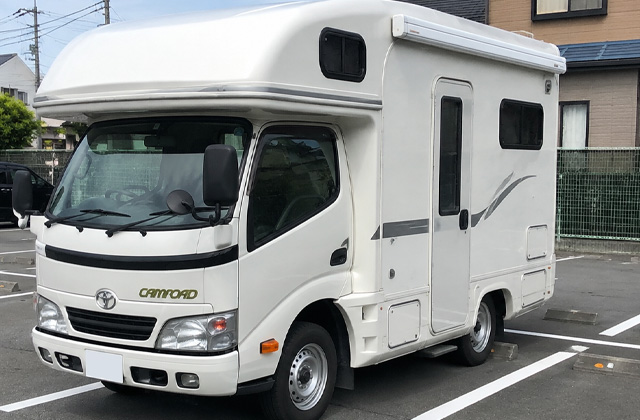 キャンピングカーの屋外駐車