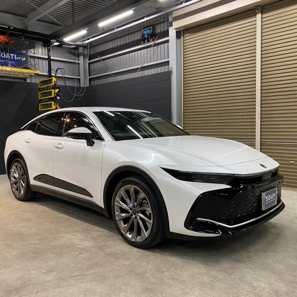 トヨタ AZSH35 クラウンクロスオーバー 三好市ボディガラス