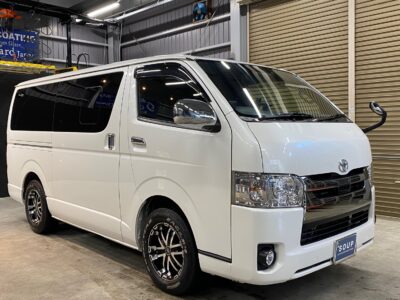 徳島県三好郡のお客様のトヨタ GDH201 ハイエースにコーティングメンテナンスを施工しました。コーティングのメンテナンスは、トヨタ GDH201 ハイエースの美しさを保つために欠かせません。定期的なメンテナンスを行うことで、ボディガラスコーティングの効果を長期間維持し、塗装面を保護します。専用のメンテナンス剤を使用した洗車や、プロによる点検で、コーティング施工の持続性を高めましょう。ガラスコーティングのメンテナンスについてのご相談は、ぜひ当店にお任せください。
