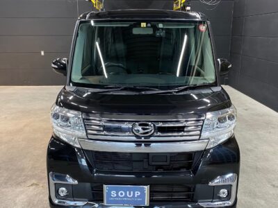 徳島県三好郡のお客様の ダイハツ LA600S タントカスタムにコーティングメンテナンスを施工しました。コーティングのメンテナンスは、 ダイハツ LA600S タントカスタムの美しさを保つために欠かせません。定期的なメンテナンスを行うことで、ボディガラスコーティングの効果を長期間維持し、塗装面を保護します。専用のメンテナンス剤を使用した洗車や、プロによる点検で、コーティング施工の持続性を高めましょう。ガラスコーティングのメンテナンスについてのご相談は、ぜひ当店にお任せください。