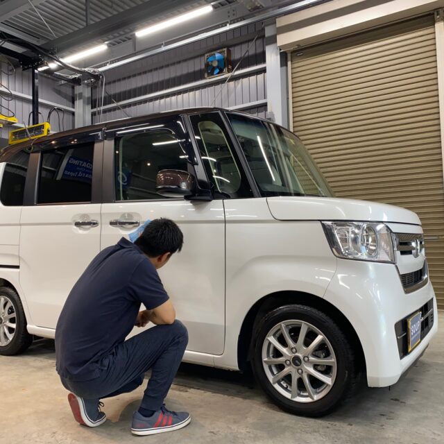 徳島県三好郡のお客様のホンダ JF3 N-BOXに純水手洗い洗車とフロントガラスの撥水コートを施工しました。