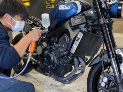 XSR900② - 徳島のガラスコーティング・セラミックコーティング専門店 スープ RN46J XSR900 に高品質で高耐久なバイクコーティングを施工しました。エンジン、マフラー、ホイールにもコーティングしました。