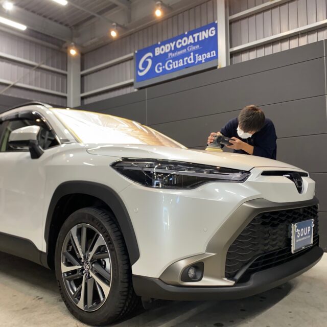 徳島県阿波市のお客様の新車トヨタ ZVG10 カローラクロス に高品質で高耐久なボディガラスコーティングを施工しました。ホイールコーティングもセットで実施しました。