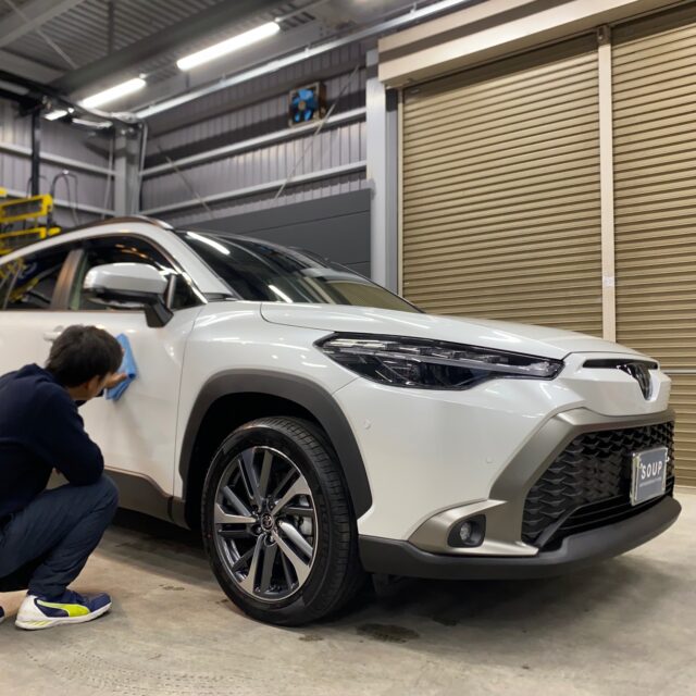 徳島県阿波市のお客様の新車トヨタ ZVG10 カローラクロス に高品質で高耐久なボディガラスコーティングを施工しました。ホイールコーティングもセットで実施しました。