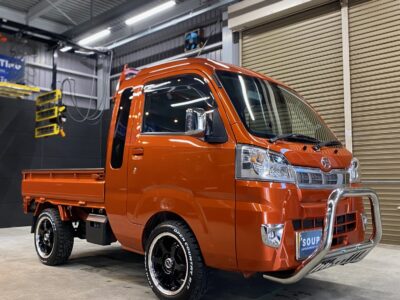 徳島県三好郡のお客様の ダイハツ S510P ハイゼットトラック ジャンボ に高品質・高耐久のボディガラスコーティングを施工しました。荷台も完全コーティング済みです。