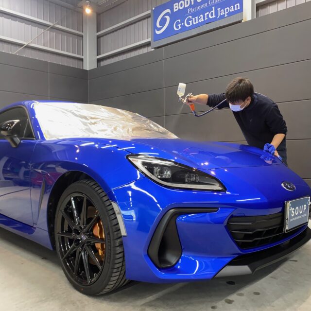 徳島県美馬市のお客様の新車スバル ZD8 BRZ に高品質のボディガラスコーティングを施工しました。ホイールコーティングもセットです。