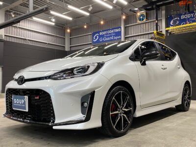 徳島県吉野川市のお客様の新車トヨタ MXPK11 アクアGRスポーツに最高級のボディガラスコーティングを施工しました。遠赤外線ヒーターとボディ研磨でコーティングの定着の向上と維持につながります。