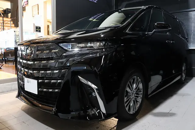 トヨタアルファードエグゼクティブラウンジへセラミックコーティングを施工しました。徳島のカーコーティング専門店SOUPはアルファードに最適なセラミックコーティングとインテリアコーティングを提供しています。
