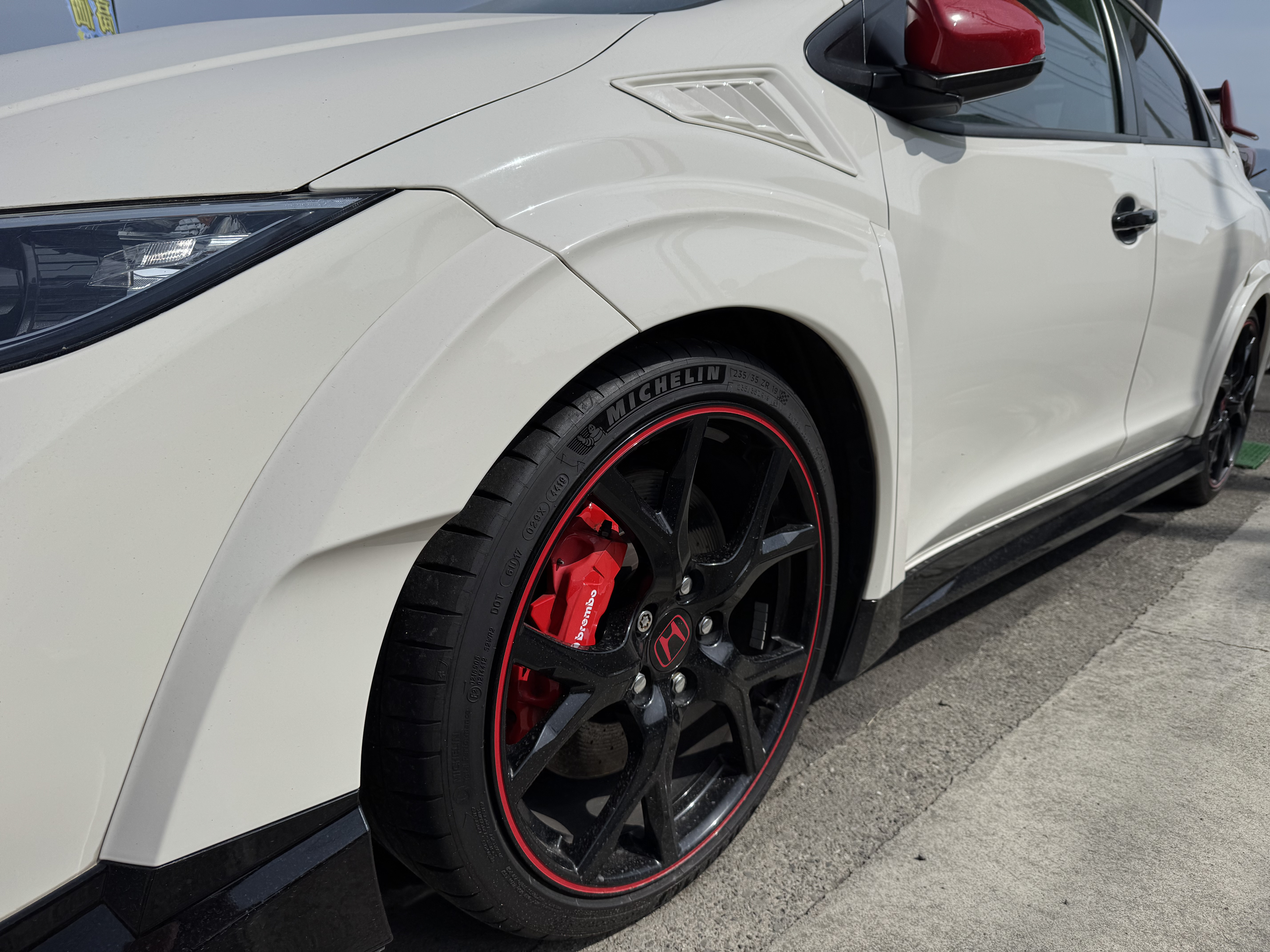 IMG_5221 - 徳島のガラスコーティング・セラミックコーティング専門店 スープ 2019年ホンダシビックタイプRにセラミックコーティングを施工。徳島県のカーコーティング専門店SOUPはスポーツカーへの高品質・高耐久のコーティングを提案しています。