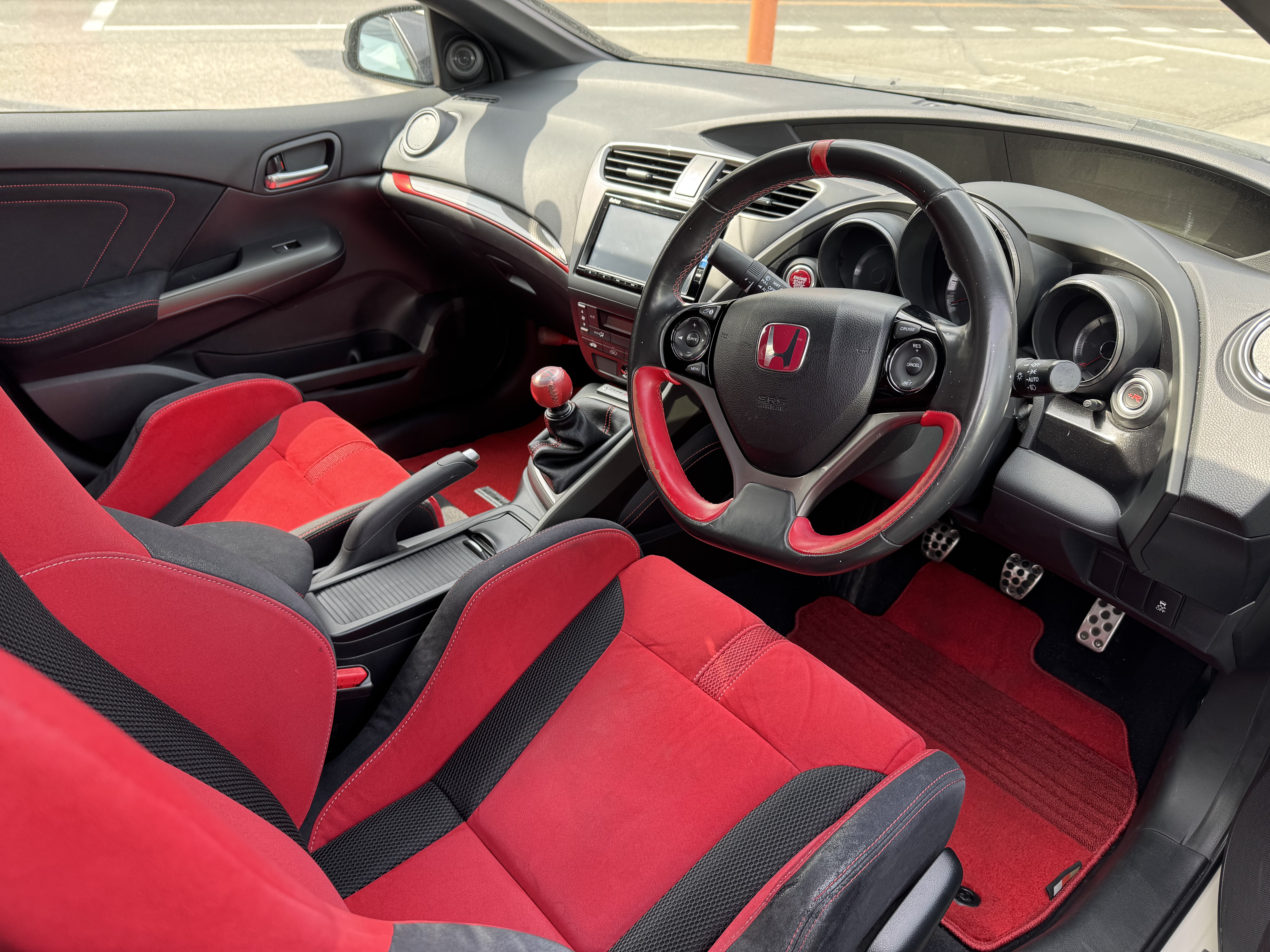 2019年ホンダシビックタイプRにセラミックコーティングを施工。徳島県のカーコーティング専門店SOUPはスポーツカーへの高品質・高耐久のコーティングを提案しています。