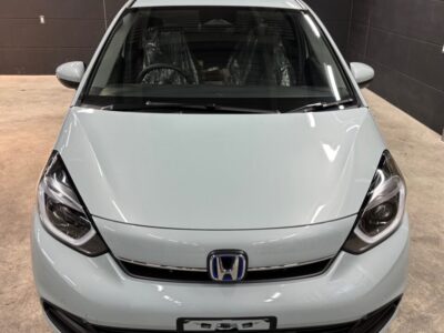 徳島県のカーコーティング専門店「SOUP」にて、セラミックコーティングSystemX Pro施工後の新車Honda Fit（ホンダ フィット）を撮影。艶やかなボディと透明感のある美しい仕上がりが際立つ一枚。
