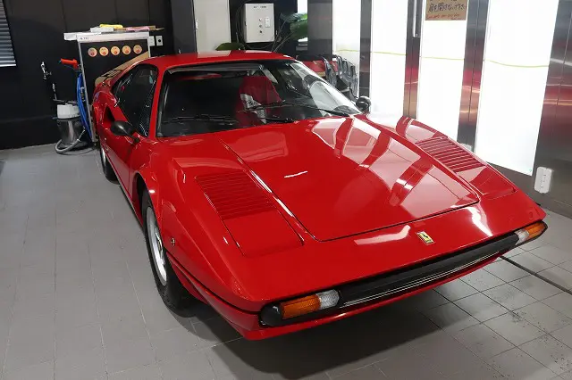 フェラーリ308にカーコーティング施工。徳島県のカーコーティング専門店soupではフェラーリレッドに最適なコーティングを提供しています。
