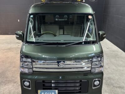 新車 スズキ エブリィワゴン (DA17W)にSystemX PROを施工。 徳島県のカーコーティング専門店SOUPによる艶やかで高耐久なセラミックコーティング仕上げ。