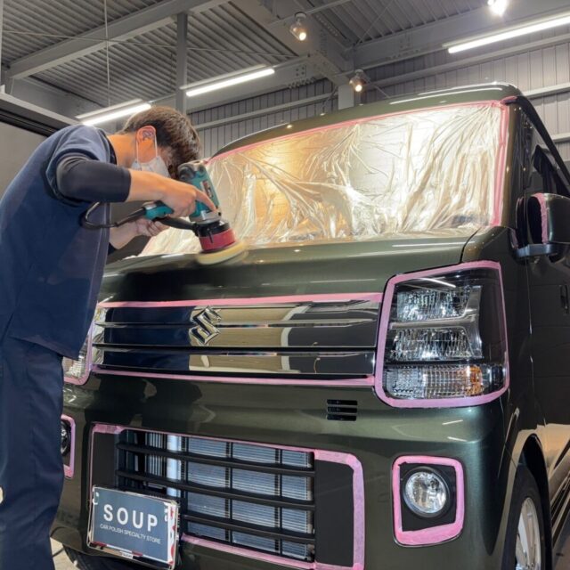 新車 スズキ エブリィワゴン (DA17W)が徳島県のカーコーティング専門店SOUPにて、System X PROによるセラミックコーティングとボディ研磨施工を受けた直後の美しい外観。