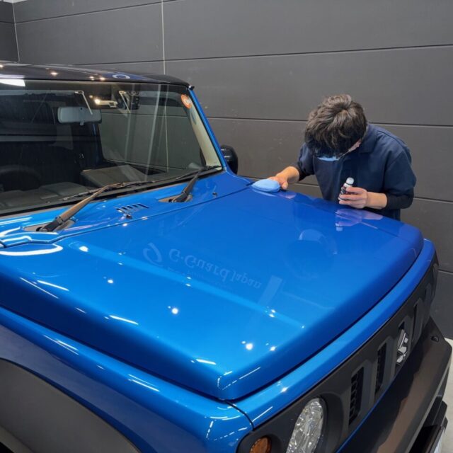 新車のスズキ・ジムニーシエラ(JB74型)にSystemX Crystal SSを施工。徳島県のカーコーティング専門店SOUPによる高品質なセラミックコーティング仕上げ。