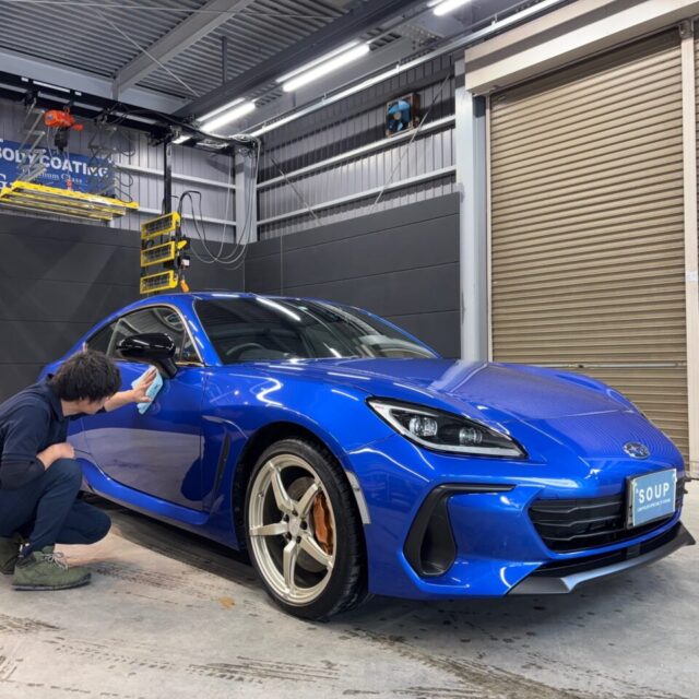 スバル BRZ（ZD8）にコーティング専用ローション仕上げを施工した様子。徳島県のカーコーティング専門店SOUPにて、艶やかな光沢と鏡面仕上げが美しく映えるボディが特徴。