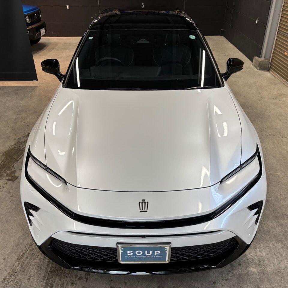 トヨタ・クラウンスポーツ(AZHS36型)、徳島県のカーコーティング専門店SOUPでコーティングメンテナンスとフロントウィンドウ撥水コートを実施。