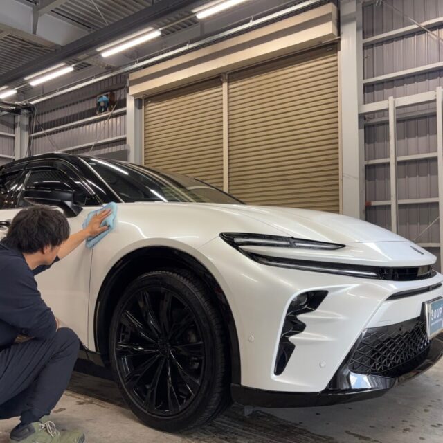 トヨタ・クラウンスポーツ(AZSH36型)、徳島県のコーティングにてコーティングメンテナンス実施。専用ローションによる仕上げで艶やかに美しく復元。