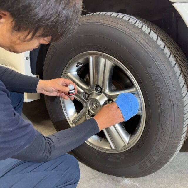 徳島県のカーコーティング専門店SOUPにて、トヨタ ランドクルーザーシグナス（UZJ100）にSystemX MAXとSystemXホイールコーティングを施工。高級SUVが深みのある艶と圧倒的な保護性能をまとい、美しく仕上がった姿をとらえた一枚。