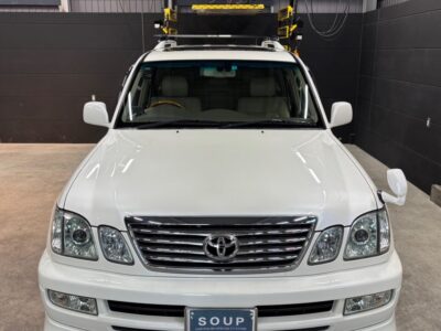 徳島県のカーコーティング専門店SOUPでSystemX MAXを施工したトヨタ ランドクルーザーシグナス（UZJ100型）。重厚なボディに深い艶が生まれ、高耐久セラミックコーティングで圧倒的な保護性能を実現。