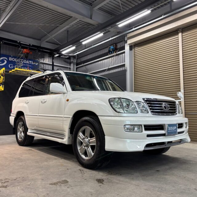 徳島県のカーコーティング専門店SOUPでSystemX MAXを施工したトヨタ ランドクルーザーシグナス（UZJ100型）。重厚なボディに深い艶が生まれ、高耐久セラミックコーティングで圧倒的な保護性能を実現。