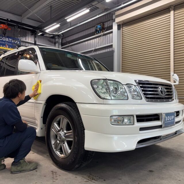 徳島県のカーコーティング専門店SOUPでSystemX MAXを施工したトヨタ ランドクルーザーシグナス（UZJ100型）。重厚なボディに深い艶が生まれ、高耐久セラミックコーティングで圧倒的な保護性能を実現。