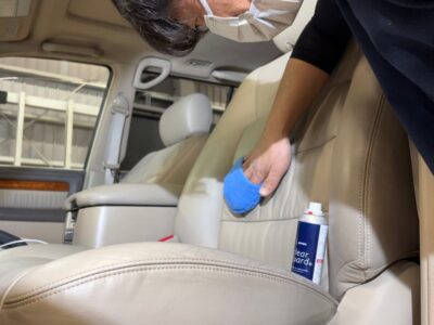 徳島県のカーコーティング専門店SOUPで施工されたトヨタ・ランドクルーザーシグナス（UZJ100型）。SystemX MAXによるボディコーティングと、上質なレザーシートに専用のコーティングを施し、新車のような美しいツヤと保護性能を実現。