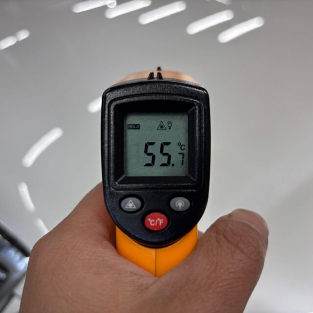 徳島県のカーコーティング専門店SOUPにて、トヨタ ランドクルーザーシグナス（UZJ100）にSystemX MAXセラミックコーティングを施工。遠赤外線乾燥機によって硬化処理中の様子。