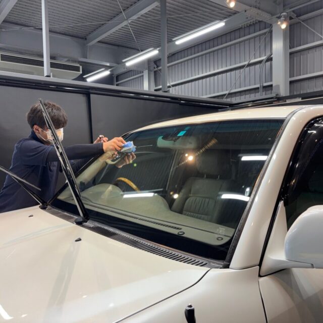 徳島県のカーコーティング専門店SOUPで施工されたトヨタ・ランドクルーザーシグナス（UZJ100型）。SystemX MAXによる高耐久セラミックコーティングとSystemXウィンドウコートで、深い艶と優れた撥水性能を実現。