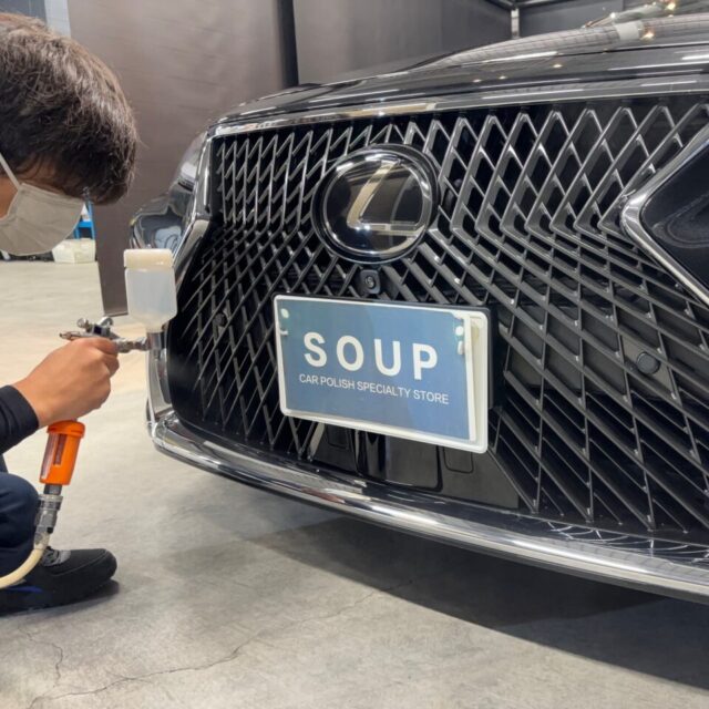 レクサスLS500h(GVF55)にSystem X PROセラミックコーティングを施工した様子。徳島県のカーコーティング専門店SOUPで丁寧に仕上げられた深みのある艶と美しいボディラインが際立つ一台。