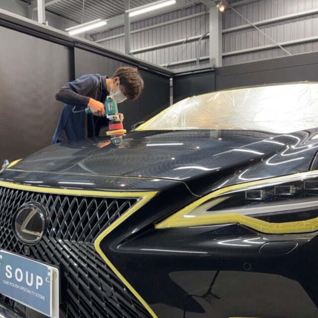 徳島県のカーコーティング専門店SOUPにて、レクサスLS500h（GVF55）にSystem X PROを施工。ボディ研磨を経て、深みのある艶と圧倒的な輝きを放つフロントビュー。