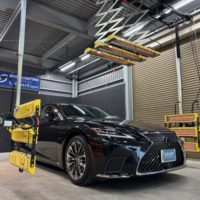 徳島県のカーコーティング専門店SOUPで、レクサスLS500h(GVF55)がSystem X PROセラミックコーティング施工を受け、遠赤外線乾燥により艶と保護性能が最大化された様子。