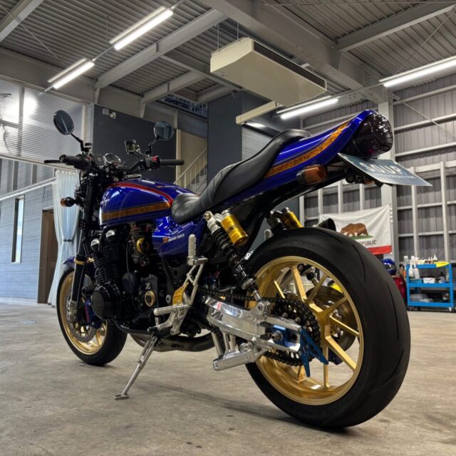 カワサキ ZR750C ゼファー750にSystemX PROセラミックコーティングを施工。徳島県三好市のバイクコーティング専門店SOUPによる、艶やかで高耐久なバイク仕上げ。