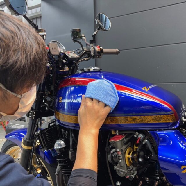 カワサキ ZR750C ゼファー750にSystemX PROセラミックコーティングを施工。徳島県三好市のバイクコーティング専門店SOUPによる、手塗り施工とスプレー施工を使い分けた艶やかで高耐久な仕上がり。