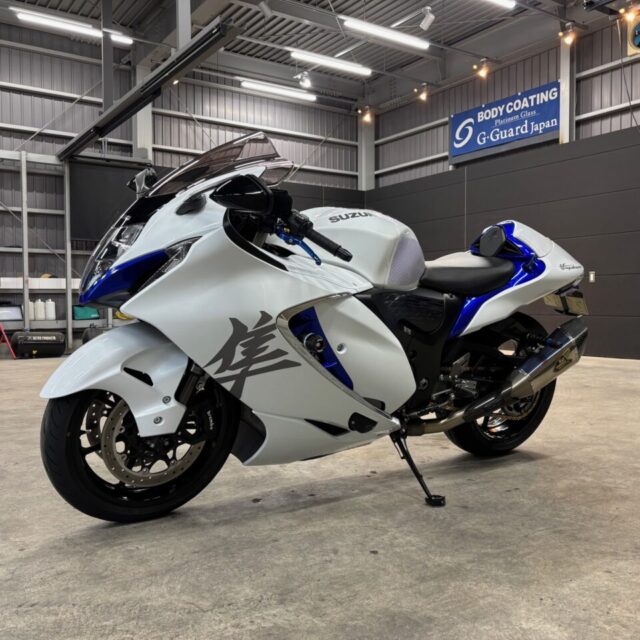スズキ 隼（EJ11A）にSystemX PROセラミックコーティングを施工。 徳島県三好市のバイクコーティング専門店SOUPによる、手塗りとスプレーガンを使い分けた高密着な施工で、深い艶と圧倒的な保護性能を実現。