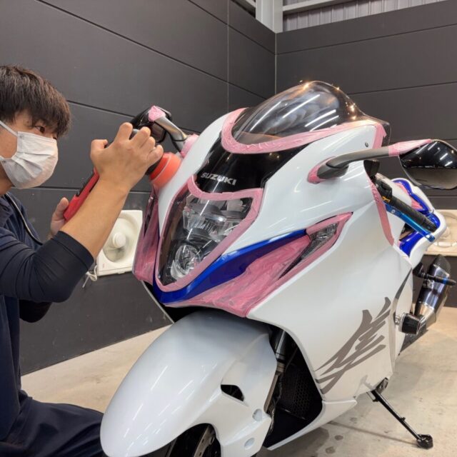 スズキ 隼（EJ11A）が徳島県三好市のバイクコーティング専門店SOUPにて、SystemX PROセラミックコーティングとボディ研磨により、まるで新車以上の美しい艶へと仕上がる様子。