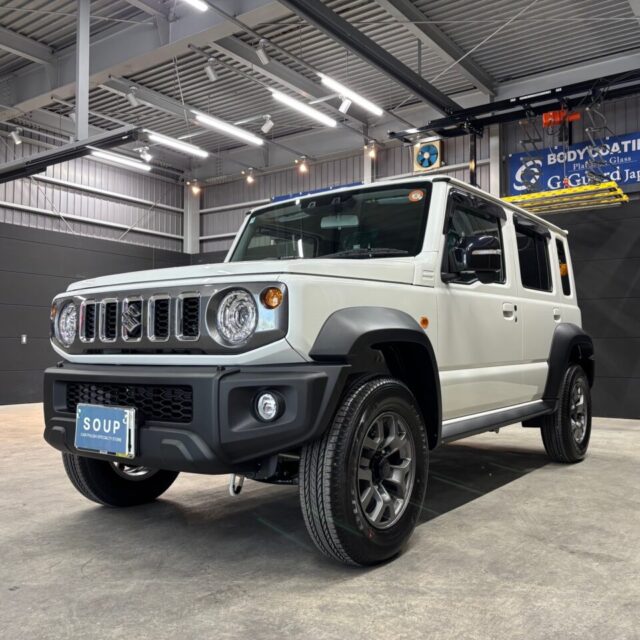 新車スズキ ジムニー(JC74W ノマド)にG.Guard 3層ガラスコーティングを施工。 徳島県三好市のカーコーティング専門店SOUPによる、艶と耐久性を兼ね備えた高性能なジムニー専用コーティング仕上げ。