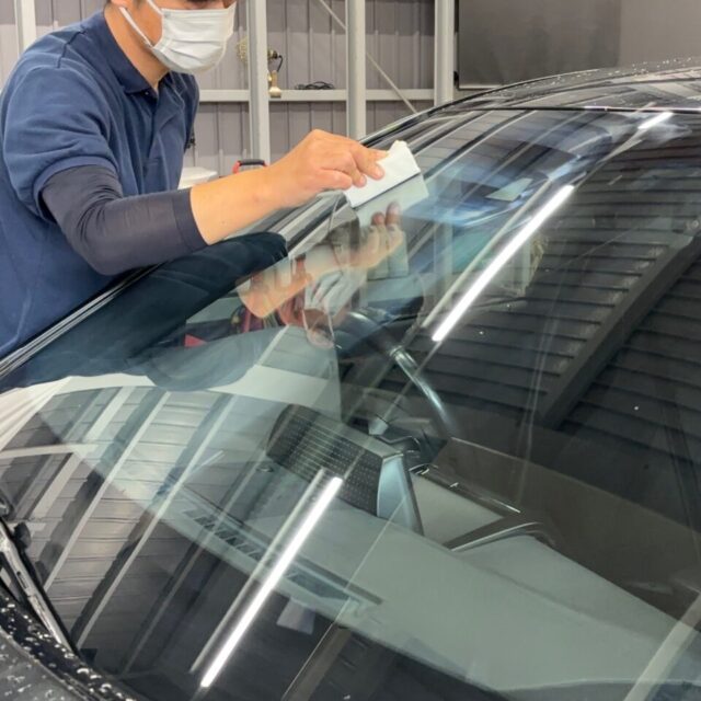 トヨタ クラウンRS （AZSH20）徳島県カーコーティング専門店SOUPにて、ボディは艶やかに仕上がり、フロントガラスには撥水コートを施工し、視界確保と美観を両立。
