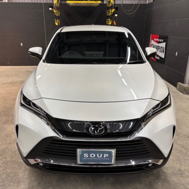 新車トヨタ ハリアー(MXUA80)にSystemX Crystal SSを施工。 徳島県のカーコーティング専門店SOUPによる艶やかで高耐久なセラミックコーティング仕上げ。