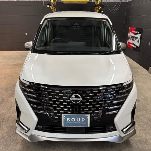 新車ニッサン セレナオーテック(SFNC28)に、SystemX Diamond SSセラミックコーティングを施工。徳島県三好市のカーコーティング専門店SOUPによる、深い艶と耐久性を兼ね備えたラグジュアリーな仕上がり。