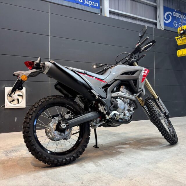 ホンダ 新車 CRF250L（MD47）にSystemX PROセラミックコーティングを施工。 徳島県三好市のバイクコーティング専門店SOUPによる、スプレーガンと手塗りを使い分けた高密着施工で、深い艶と圧倒的な保護性能を実現。
