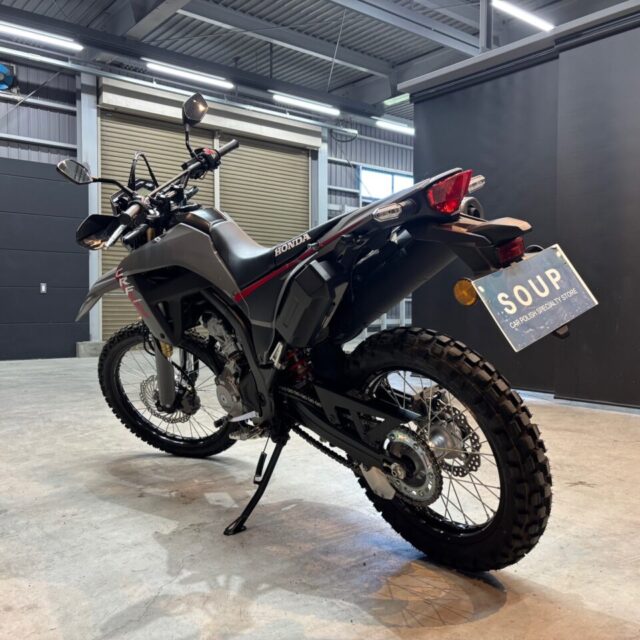 ホンダ 新車 CRF250L(MD47)にSystemX PROセラミックコーティングを施工。 徳島県三好市のバイクコーティング専門店SOUPによる、スプレーガンと手塗りを使い分けた高密着施工で、深い艶と圧倒的な保護性能を実現。