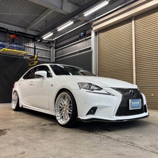 レクサス GSE31 IS350 FスポーツにG.guardガラスコーティングメンテナンスを実施。 徳島県三好市のカーコーティング専門店SOUPによる、艶と透明感を取り戻した高品質な仕上がり。