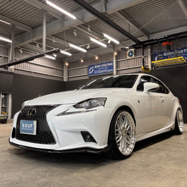 レクサス GSE31 IS350 FスポーツにG.guardガラスコーティングメンテナンスを実施。 徳島県三好市のカーコーティング専門店SOUPによる、艶と透明感を取り戻した高品質な仕上がり。