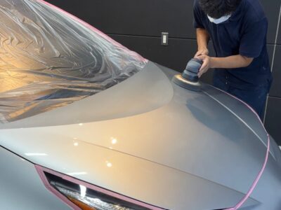 トヨタ ZVW51 プリウス ガラスコーティング 10 - 徳島のガラスコーティング・セラミックコーティング専門店 スープ 徳島県三好市のカーコーティング専門店SOUPにて、トヨタ ZVW51 プリウスのボディ研磨を実施。G.guard 3層ガラスコーティング前の下地処理として、微細な傷や水シミを丁寧に除去し、鏡面のような艶を引き出すプロフェッショナル施工。