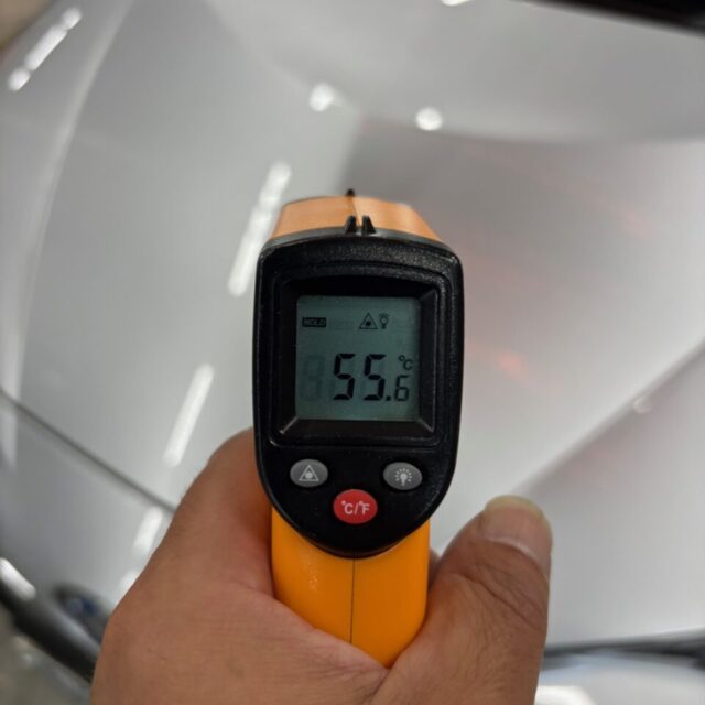 トヨタ ZVW51 プリウスにG.guard 3層ガラスコーティングを施工中の様子。徳島県三好市SOUPにて遠赤外線乾燥を行い、艶・硬度・耐久性を極限まで引き出すプロ品質。
