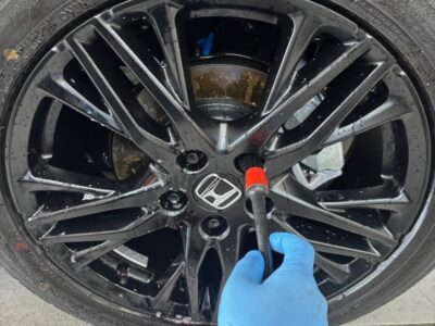 ホンダ 新車 オデッセイアブソルート セラミックコーティングSystemX Crystal SS 12 - 徳島のガラスコーティング・セラミックコーティング専門店 スープ 徳島県三好市カーコーティング専門店SOUPで施工中の新車 ホンダ RC5 オデッセイ アブソルート。 SystemX Crystal SS前の全体洗浄と丁寧な下地処理を行う作業風景。