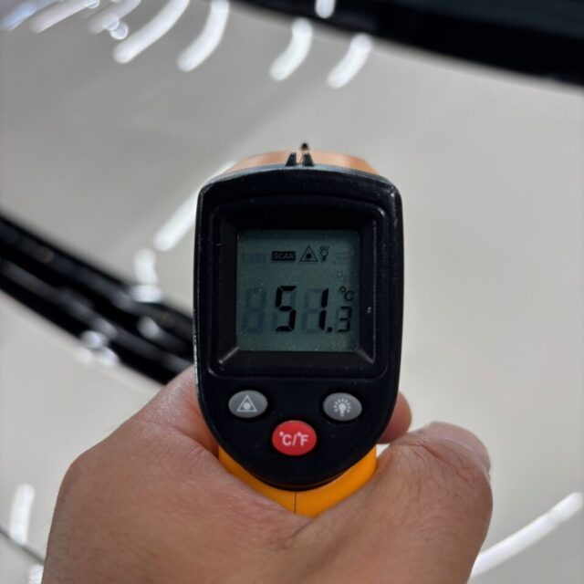 SystemX PROセラミックコーティング施工中のホンダ FL5 シビックタイプR 徳島県三好市のカーコーティング専門店SOUPで、SystemX PROを均一に塗布。 遠赤外線乾燥によって被膜を硬化させ、艶・防汚・耐久性を極限まで引き出す高品質仕上げ。