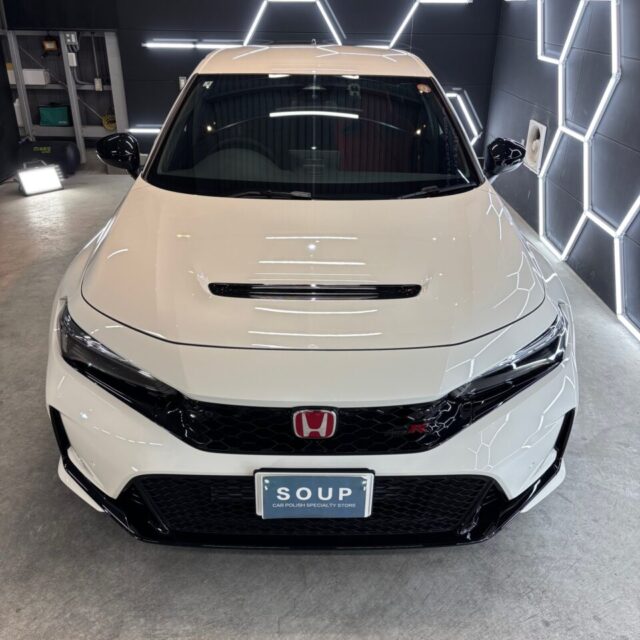ホンダ FL5 シビックタイプRにSystemX PROセラミックコーティングを施工 徳島県三好市のカーコーティング専門店SOUPによる高品質施工。 SystemX PROがもたらす深い艶と優れた耐久性で、シビックタイプRの塗装を長期間保護。