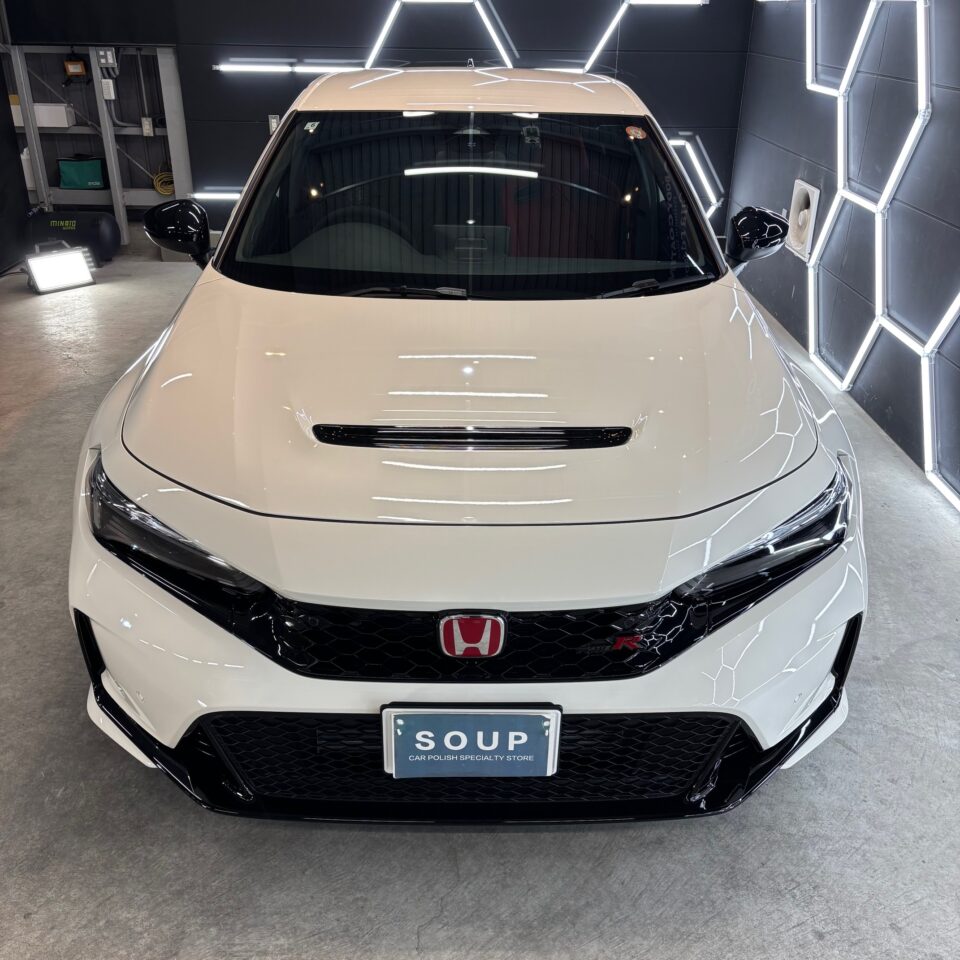 ホンダ FL5 シビックタイプRにSystemX PROセラミックコーティングを施工 徳島県三好市のカーコーティング専門店SOUPによる高品質施工。 SystemX PROがもたらす深い艶と優れた耐久性で、シビックタイプRの塗装を長期間保護。